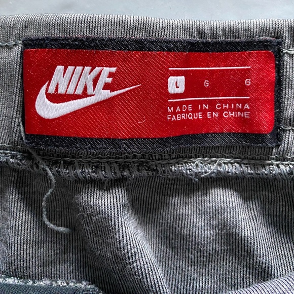 Men’s Large Gray Nike Sweat Shorts - Picture 3 of 6